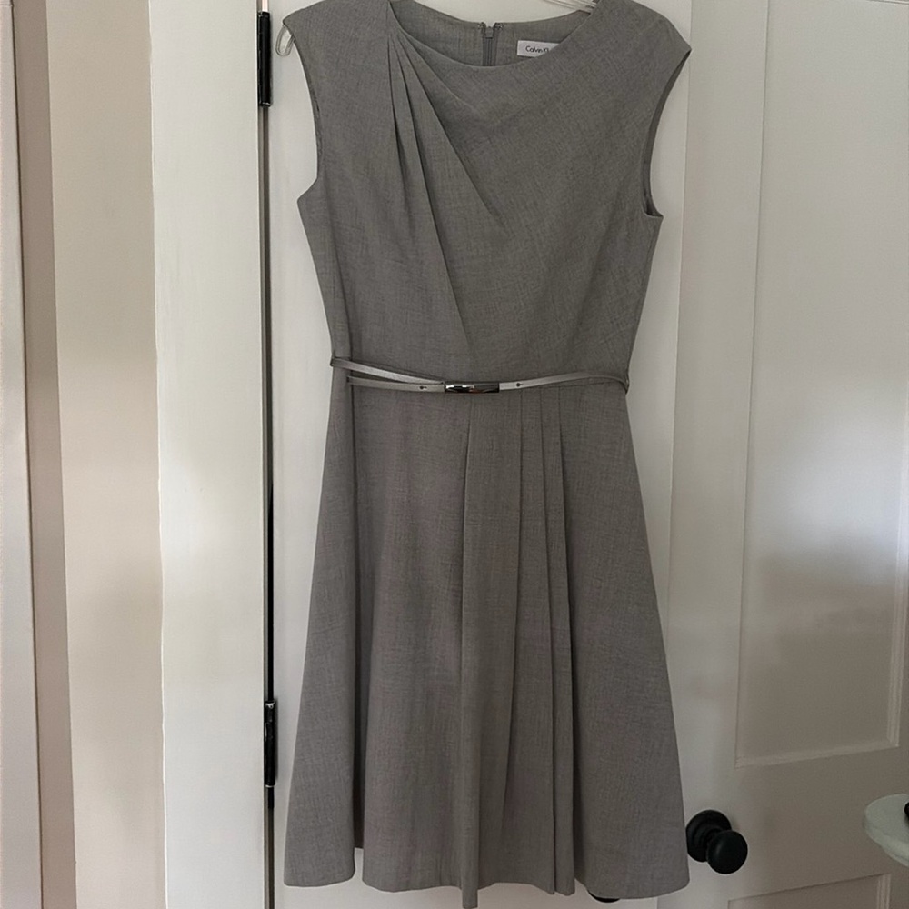 Calvin Klein < dress